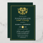 Emerald Green & Gold Masquerade Sweet 16 Party Folieneinladung<br><div class="desc">Emerald Green & Gold Masquerade Sweet 16 Party Foil Einladungen. Mit einer goldenen Folienmaske oben vor einem smaragdgrünen Hintergrund. Perfekt für eine moderne und dennoch schicke,  süße 16 Geburtstagsparty!</div>