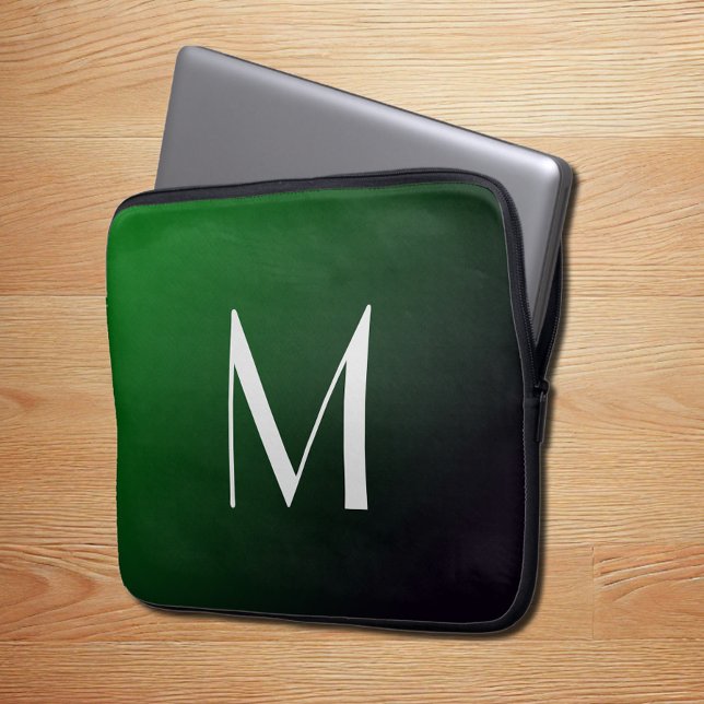 Emerald Green Gradient - fett formatiertes Monogra Laptopschutzhülle (Von Creator hochgeladen)