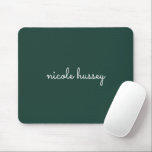 Emerald Green Script | Stilvolle Monogram Modern Mousepad<br><div class="desc">Ein einfaches,  individuelles Monogramm-Design in lässiger Handschrift in auffallendem einfarbigem smaragdgrün und weiß. Das Monogramm kann leicht personalisiert sein,  um ein Design so einzigartig wie Sie sind zu machen! Das perfekte trendige Geschenk oder Accessoire für jeden Anlass.</div>