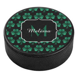 Emerald Green Sparkle Kleeblatt Black Monogram Eishockey Puck