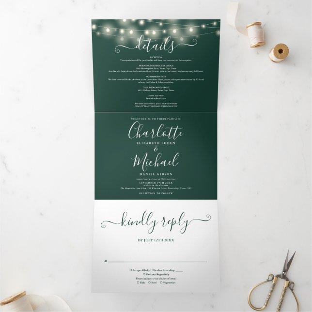 Emerald String Lights Script Monogram Wedding Dreifach Gefaltete Einladung (Innenseite)