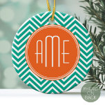 Emerald und Orange Chevrons Custom Triple Monogram Keramikornament<br><div class="desc">Ein gewagtes geometrisches Design in frischen,  fröhlichen Farben. Wenn Sie die Monogramme anpassen müssen,  klicken Sie auf die Schaltfläche Anpassen und ändern Sie sie.</div>