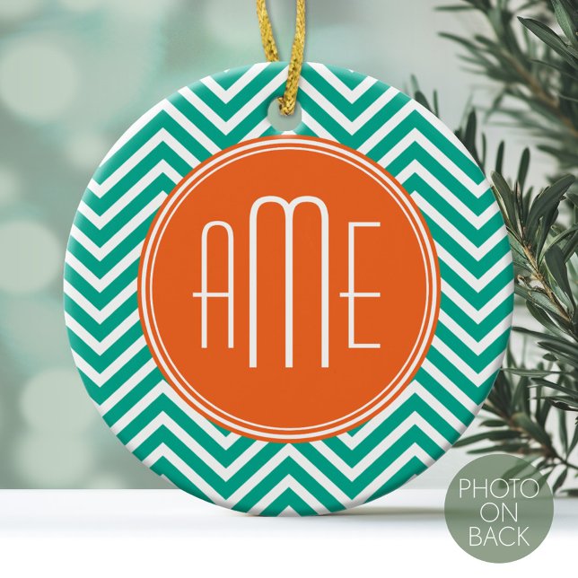 Emerald und Orange Chevrons Custom Triple Monogram Keramikornament (Personalized Photo Ornament with Monogram)