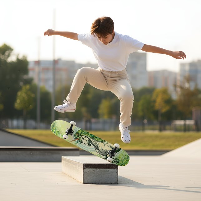 Emerald Unicorn Skateboard (Von Creator hochgeladen)