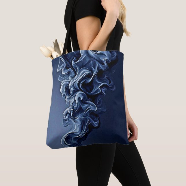 Emotionale blaue Rauchkunst (Von Nahem)