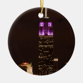Emp St Gebäude in Lila & weiß 01 Keramik Ornament