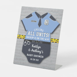 Empfang der Baby-Dusche durch Polizeibeamte Sockelschild