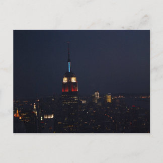 Empire State Gebäude bei Nacht Postkarte