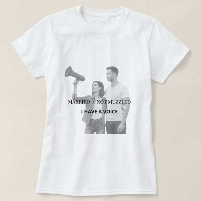 Empowered & Married – Feminist T-Shirt for  Wives (Design vorne)