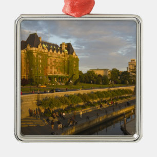 Empress Hotel und Innenhafen; Silbernes Ornament