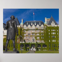 Empress Hotel und Statue von Captain James Cook,