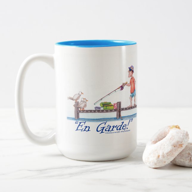 En Garde fisherman and sea gulls  Zweifarbige Tasse (Mit Donut)
