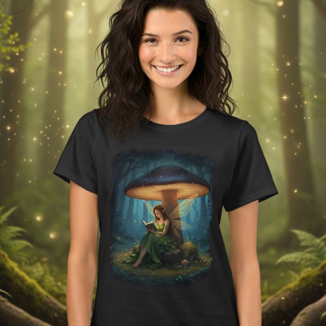 Enchanted Night Fairy Reading a Book T-Shirt (Von Creator hochgeladen)