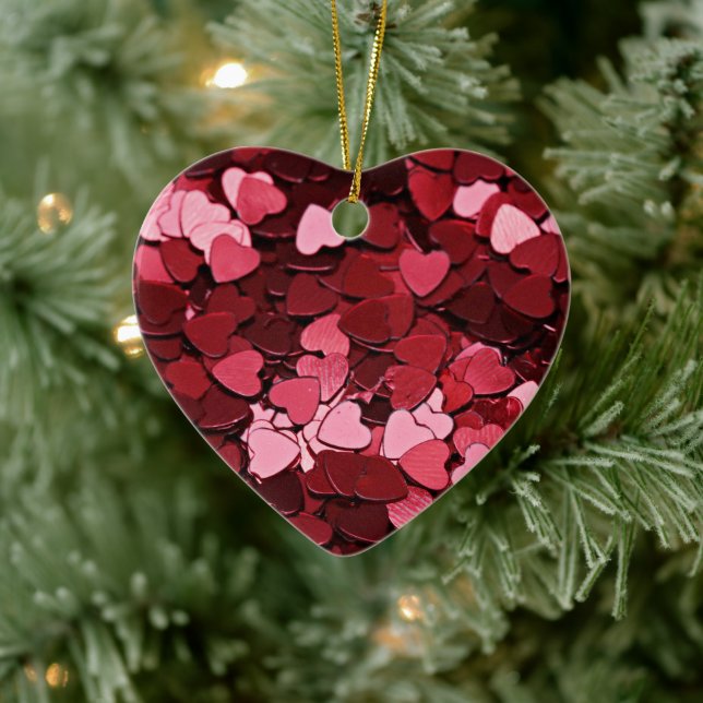 Enchanted Ruby Bliss Heart Confetti Pattern Keramik Ornament (Baum)