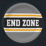 END ZONE Sporty Bold Black Yellow Stripes Pappteller<br><div class="desc">Dieses sportliche,  sportliche Design zeichnet sich durch einen fett formatierten Text in der ENDE ZONE in einem schwarzen Streifen aus,  der deutlich hervorgehoben ist und mit zwei weißen und gelben Rennstreifen gegen graue äußere Streifen aufgesetzt ist. Der Text in diesem Design kann personalisiert sein.</div>
