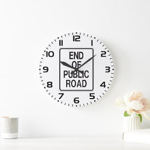 Ende des öffentlichen Straßenzeichens Große Wanduhr