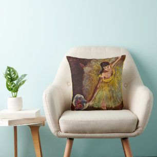 Ende einer Arabesque von Edgar Degas, Vintage-Ball Kissen