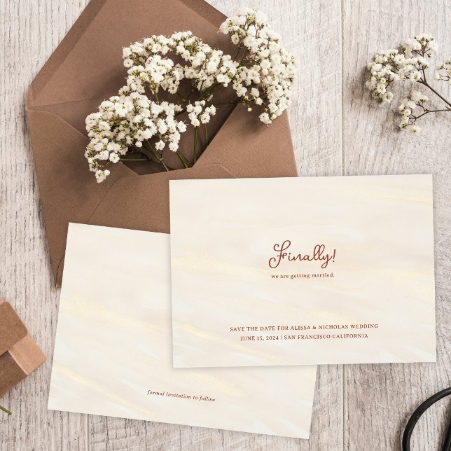 Endlich! Brush Gold & Terracotta Script Wedding Save The Date (Von Creator hochgeladen)