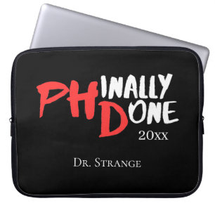 Endlich fertig - Schwarzes PHD-Abschlusszitat-Desi Laptopschutzhülle