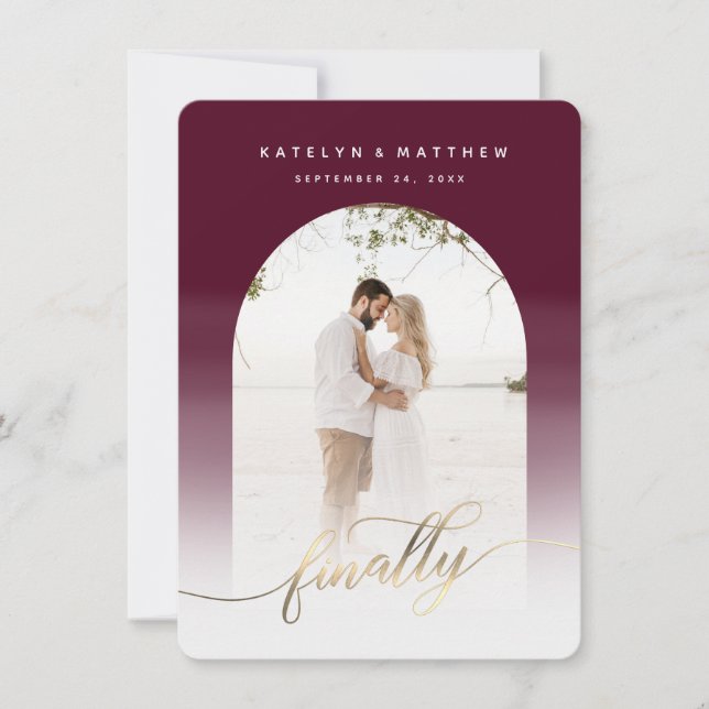 Endlich Gold Script Burgundy Arted Gerahmtes Foto Save The Date (Vorderseite)