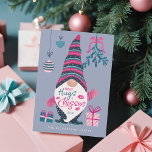 Endlich Hugs & Kisses Fun Bright Christmas Gnome Feiertagskarte<br><div class="desc">Machen Sie eine fröhliche und helle Aussage mit fröhlichen Gedanken und einem positiven Ausblick in dieser Weihnachtszeit mit unserer lustigen, farbenfrohen und glitzernden Gnome Weihnachtskollektion. Genießen Sie die Jahreszeit mit einer lustigen, nicht-traditionellen Weihnachtsfeier-Drehung. Unsere hellen, fröhlichen Farben mit Neonpinken, hellen Teals und lustigen Imitaten Glitzer Akzente in kräftigen Farben sind...</div>