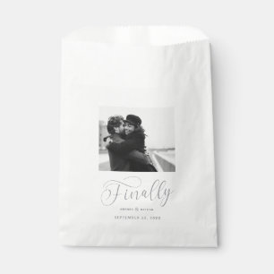 Endlich Minimalistische Hochzeit Foto Save the Dat Geschenktütchen