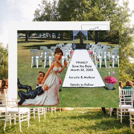 Endlich Save the Date Brown Hair Funny Couple Ankündigungspostkarte