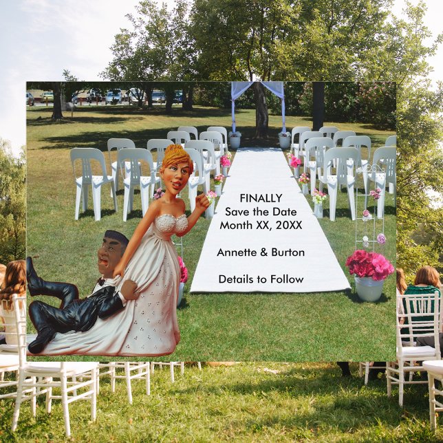 Endlich Save the Date Funny Interracial Couple Ankündigungspostkarte (Finally Save the Date Funny Interracial Couple Announcement Postcard)