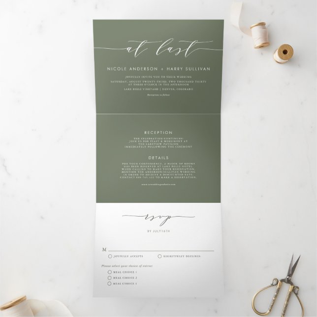 Endlich Taupe Green Minimalistisch Script Wedding Dreifach Gefaltete Einladung (Innenseite)