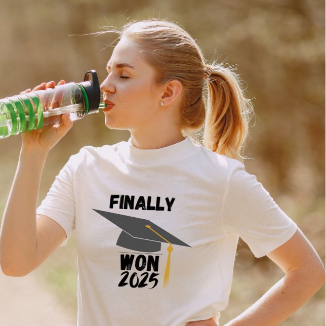 Endlich Won Abschluss T-Shirt (Von Creator hochgeladen)