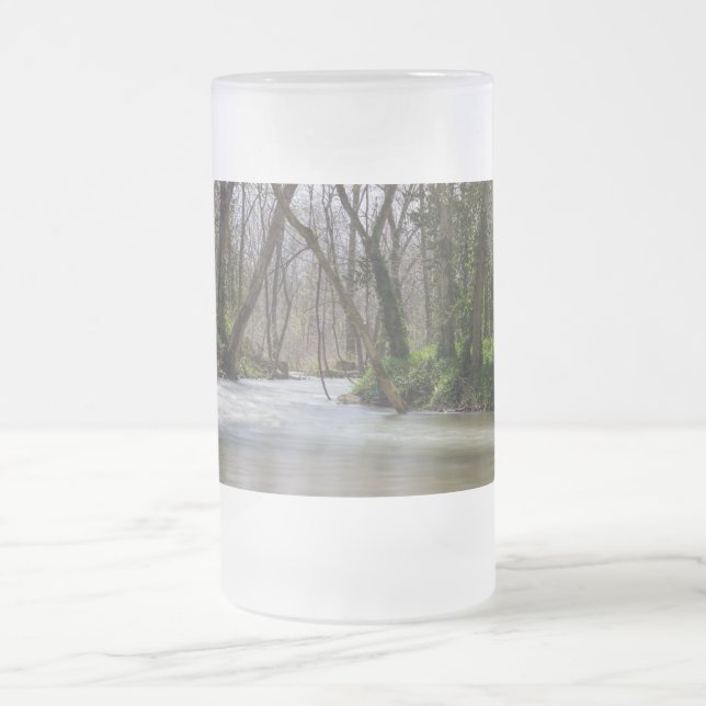 Endliche Ruhe im Frühjahr Mattierte Tasse (Mittel)