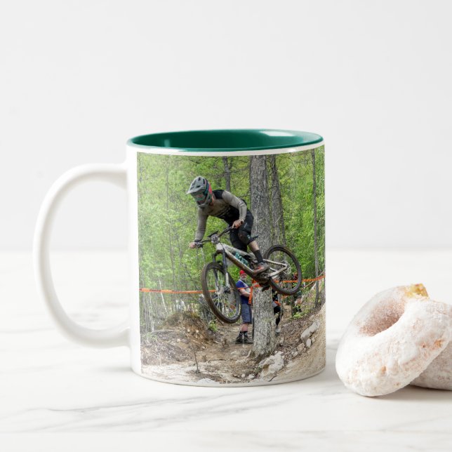 Enduro Mountain Bike Race Zweifarbige Tasse (Mit Donut)