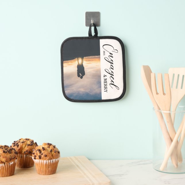 Engaged & Merry Couple Photo Topflappen (Insitu (Hängend))