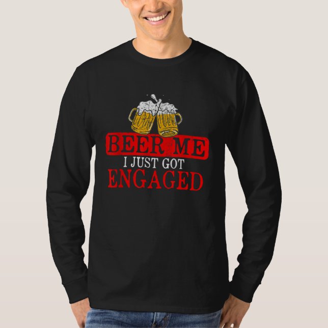 Engagement Beer Me Got Engaged Men Groom Alcohol D T-Shirt (Vorderseite)