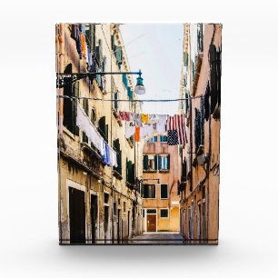 Enge Straße in Venedig Fotoblock