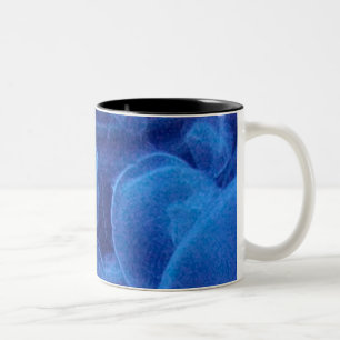 Engel der hellen Kaffeetasse