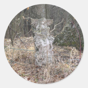Engel im Wald Runder Aufkleber
