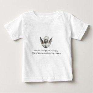 Engel mit biblischem Vers - "Festung und Pfau Baby T-shirt