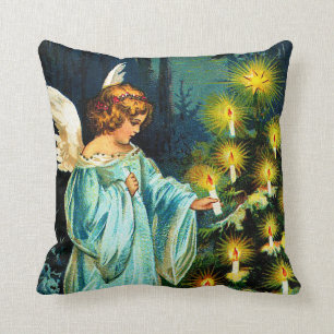 Engel schmückt Weihnachtsbaum Kissen