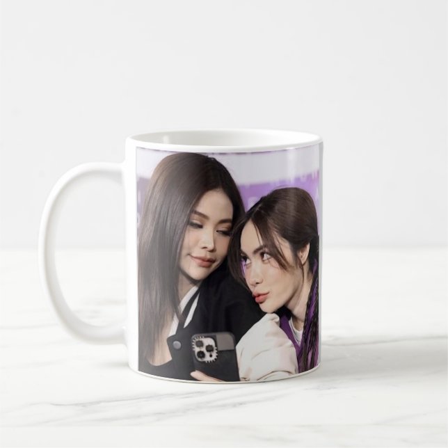 Engfa Waraha & Charlotte Austin Englot Thai GL Kaffeetasse (Links)