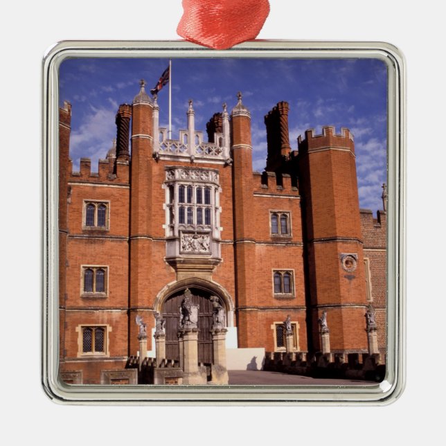 England, Surrey, Hampton Court Palace.3 Ornament Aus Metall (Vorne)