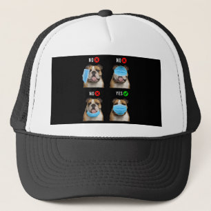 Englisch Bulldogge trägt Gesichtsmaske Tank Top Truckerkappe