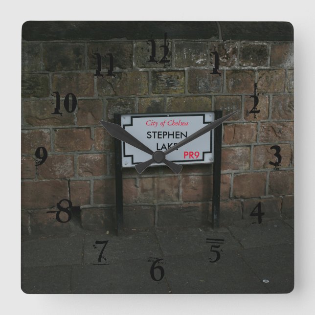 Englisch Road Sign personalisiert Quadratische Wanduhr (Vorderseite)