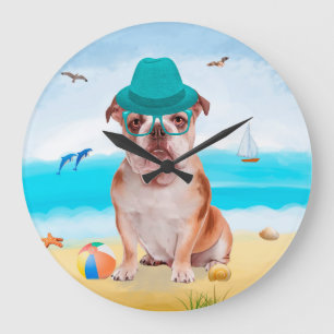 Englische Bulldogge am Strand Große Wanduhr