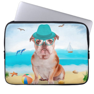Englische Bulldogge am Strand Laptopschutzhülle
