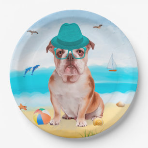 Englische Bulldogge am Strand Pappteller