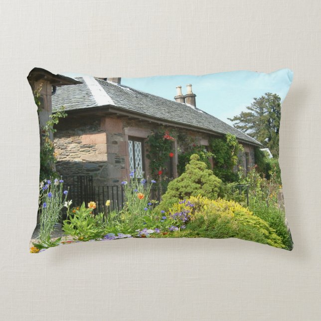 Englische Hütte II mit Blumengartenfotografie Dekokissen (Vorderseite)