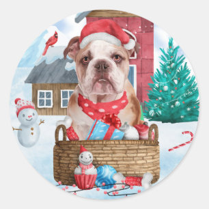 Englischer Bulldog im Schnee Weihnachts-Hundehaus Runder Aufkleber