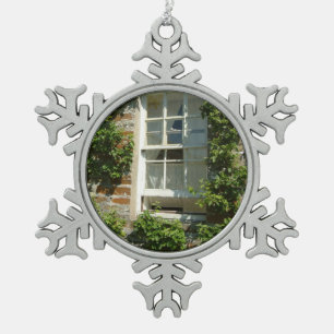 Englisches Cottage I Charmant Schneeflocken Zinn-Ornament