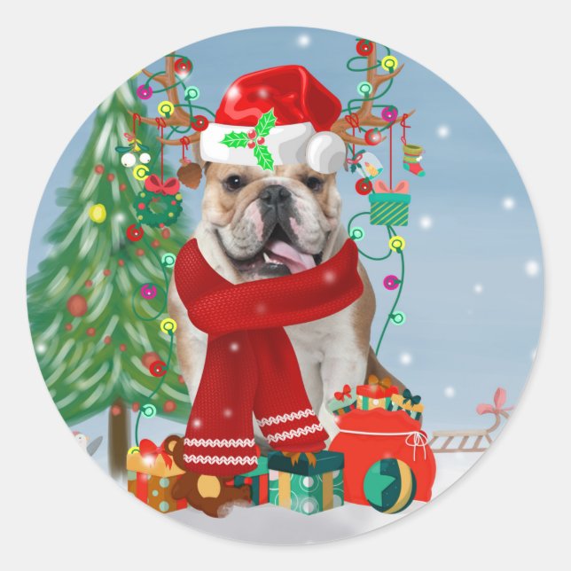 English Bulldog in Snow mit Weihnachtsgeschenken Runder Aufkleber (Vorderseite)